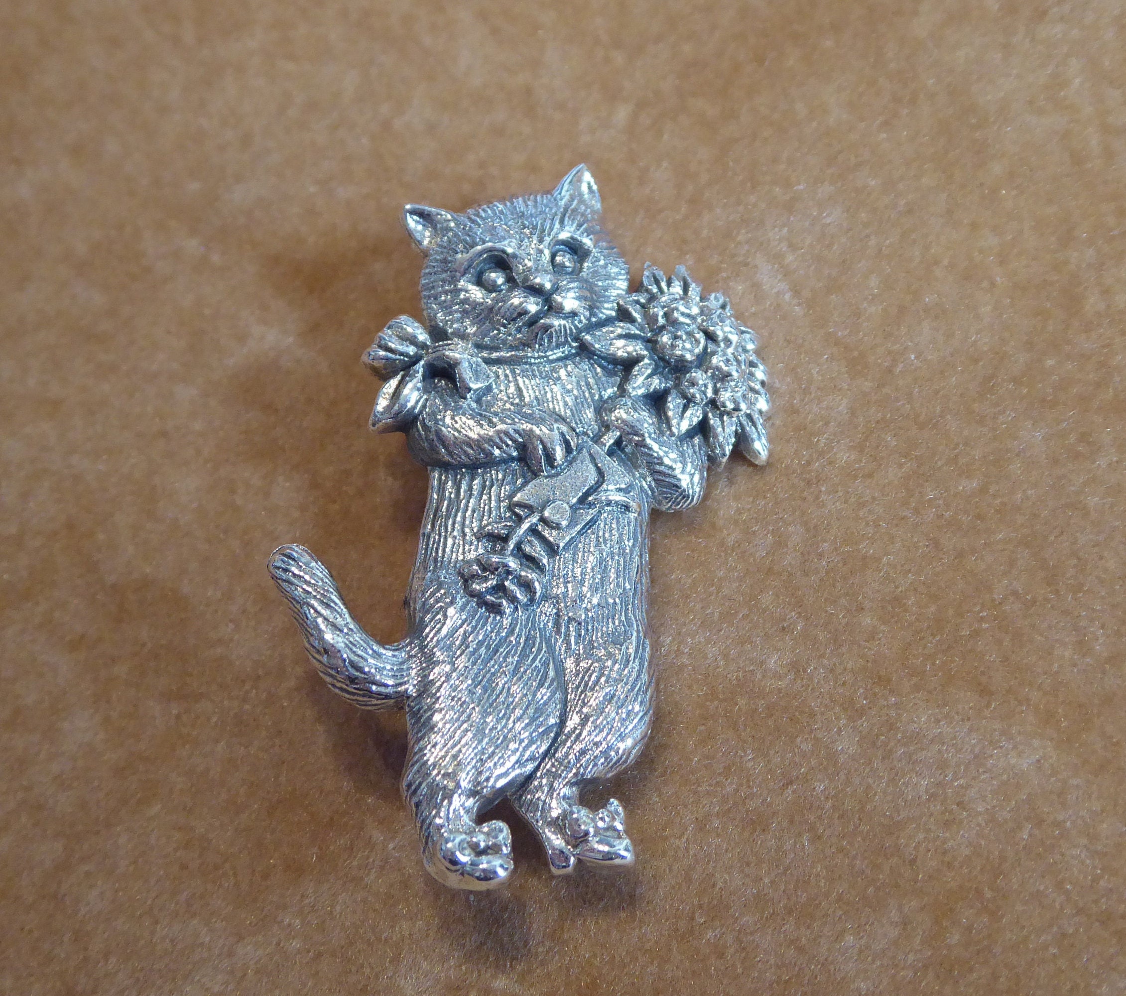 Art deco silver cat best sale brooch