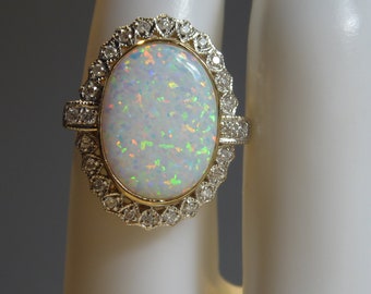 Stunning 9ct Gold large Opal & Diamond Ring