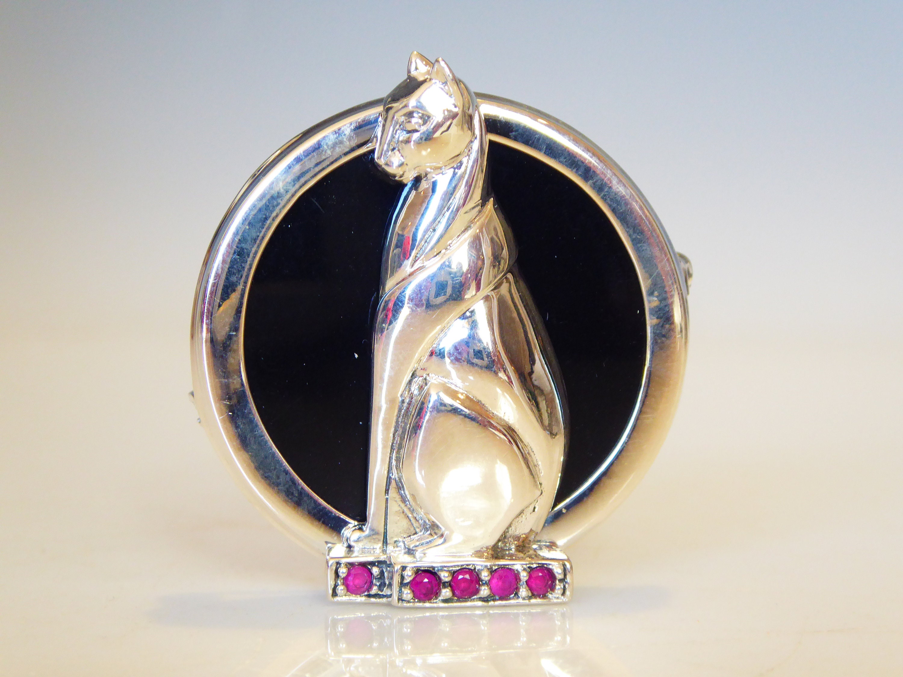 ヴィンテージ シルバー製 ブローチ 宝石 ガーネット アールデコフォルム 697 ヴィンテージ シルバー製 ブローチ 宝石 ガーネット アールデコ