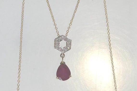 Fine 9ct Solid Gold Ruby & Diamond Pear shape Pen… - image 6