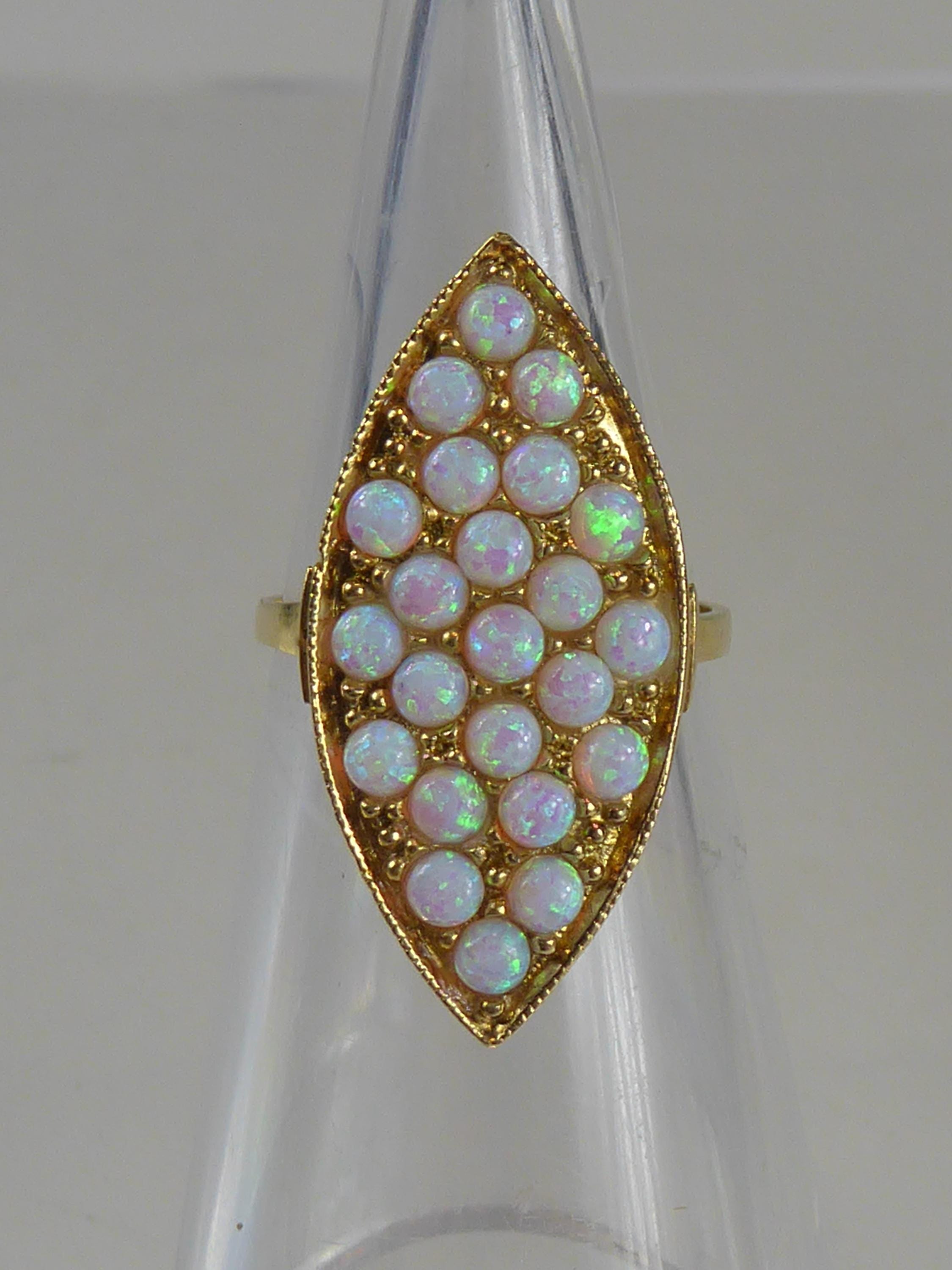 Bague Style Victorien Avec Amas D'Opales - Or 18 Carats - Taille Sur Demande - Reproduction