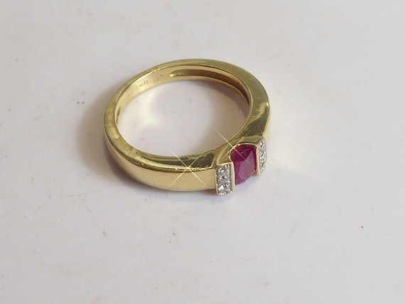 Fine 18ct Solid Gold Ruby & Diamond Ring - image 7