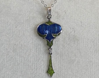 Vackert halsband med hänge i silveremalj i jugendstil