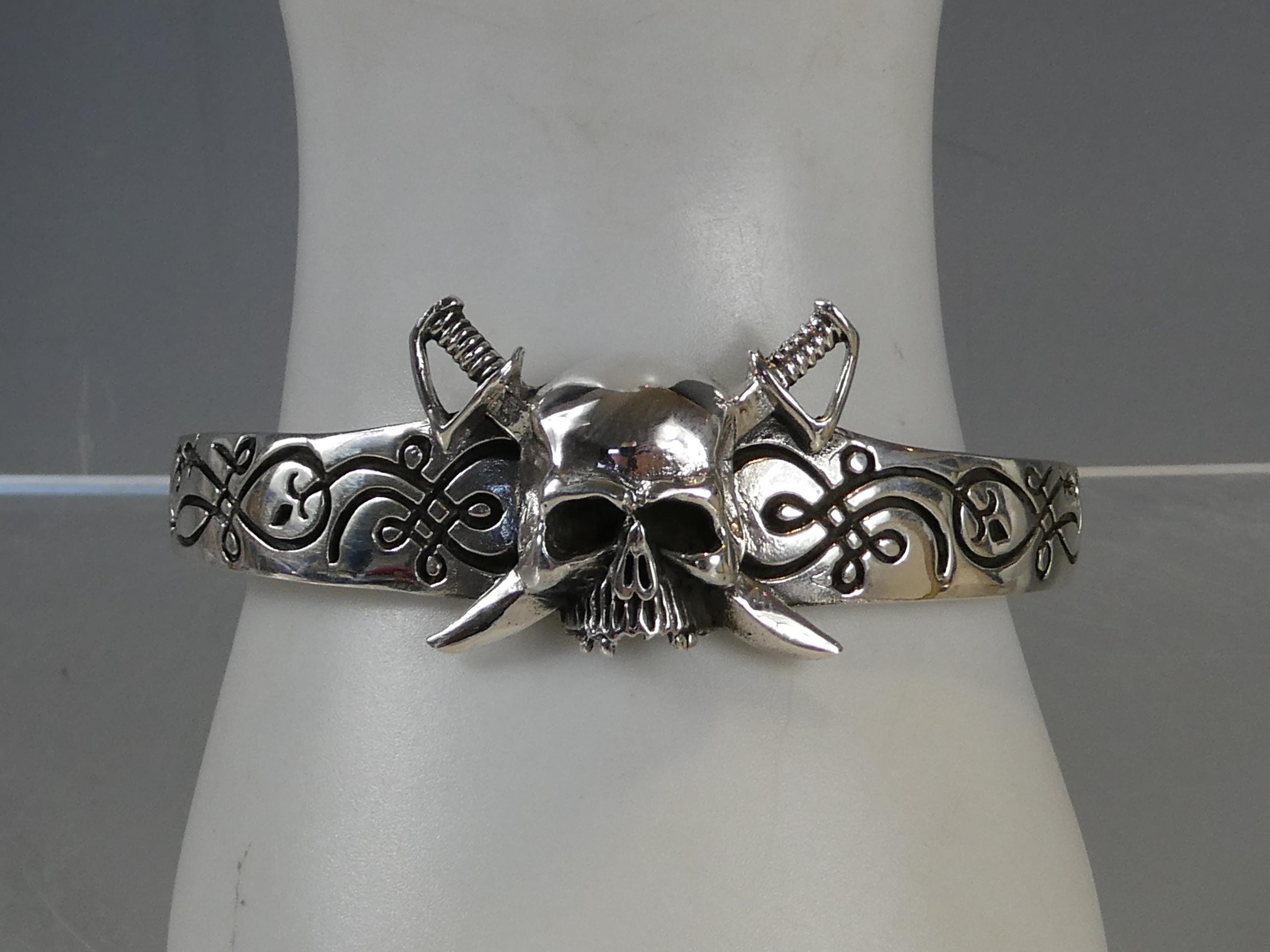 アクセサリー mexico skull crossbone silver bangle Fine Solid Silver Skull Gothic Bangle - Etsy