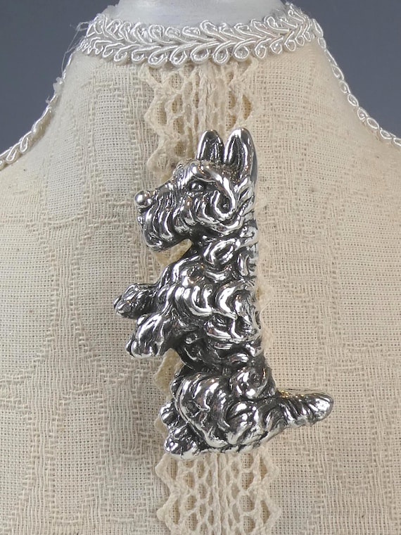 Broche En Argent Jolie Et Vintage - Couleur Argenté, Occasion En Bon état