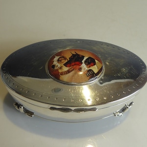Joyero de plata fina y esmalte de perro con sello de contraste de 1913