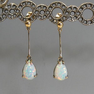 9 Karat Gold Opal Hängeohrringe