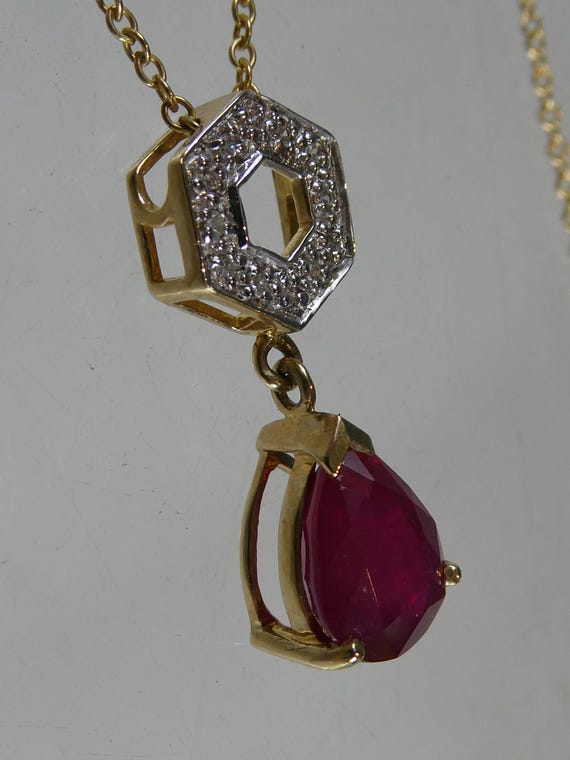 Fine 9ct Solid Gold Ruby & Diamond Pear shape Pen… - image 7