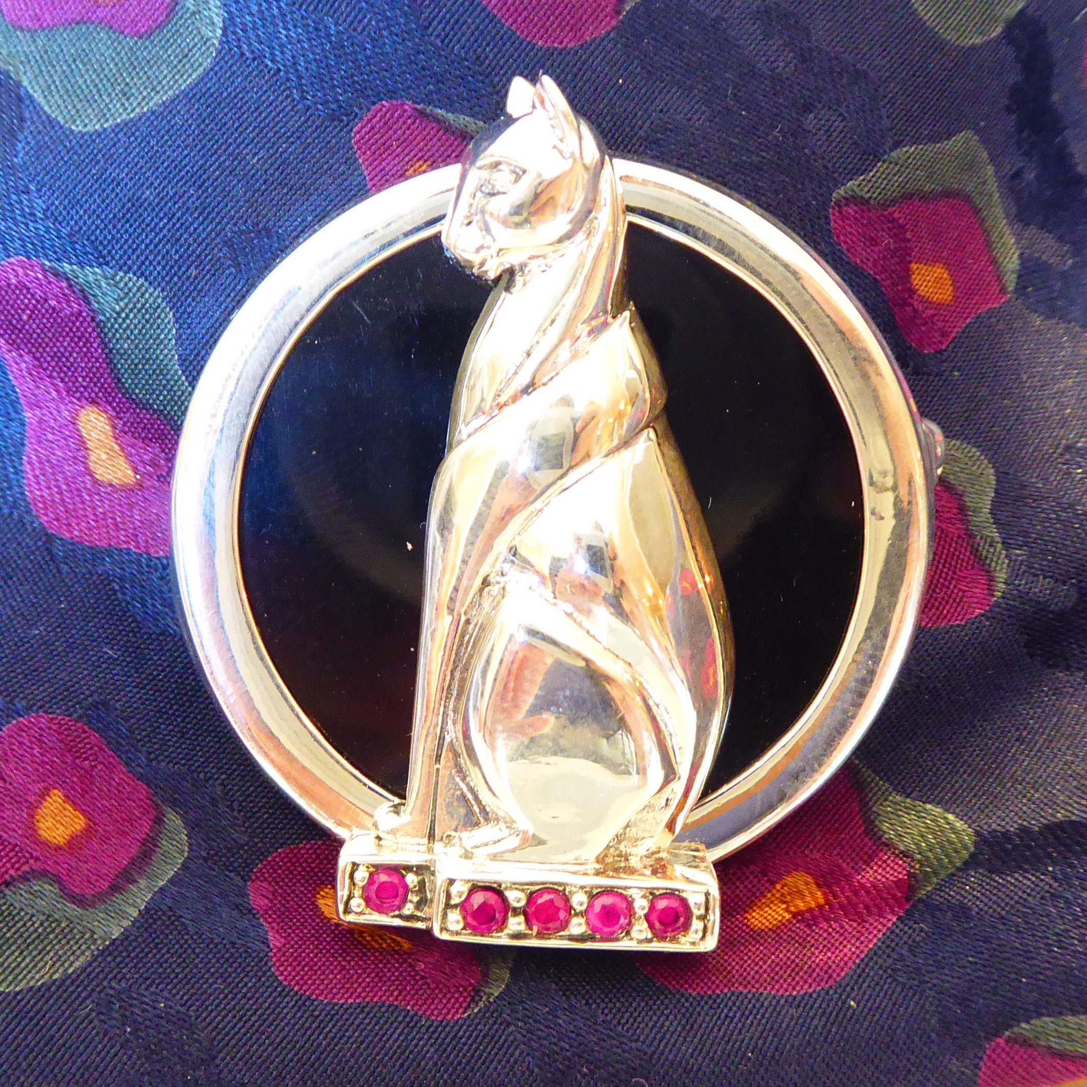 シルバールビー、オニキスセットアールデコデザインの猫のブローチ