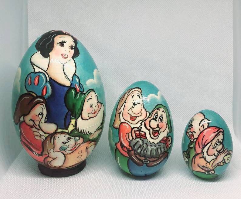 snow white nesting dolls