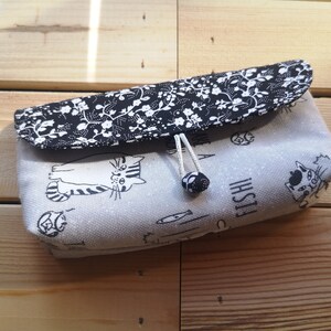 Bolsa para Óculos Padrão Gatos com Fundo Branco sujo, Feito à mão