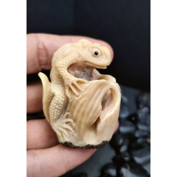 Frog in Leaves Tagua Nut Carving