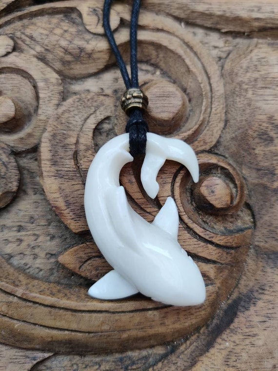 Shark Pendant, Bone Shark Necklace, Hand Carved - Etsy 日本