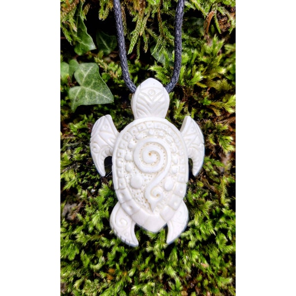 Pendentif tortue en os, conception tribale en spirale, collier tortue sculpté à la main