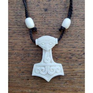 Martello di Thor in osso Mjolnir con motivo a gufo intagliato a mano (P002)