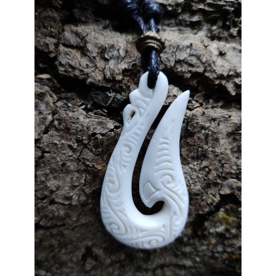 Maori Style Tribal Hand Carved Bone Fish Hook Hei Matau Pendant