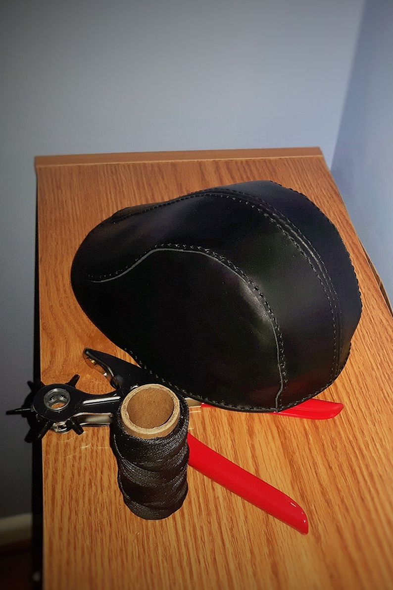 57 cm and 22.4 in sizes 22 in Leather Flat Cap 56 cm