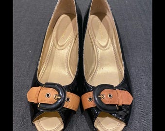 Zapatos de plataforma Banana Republic de charol brillante con hebilla negra, talla 8, tacón, vintage.