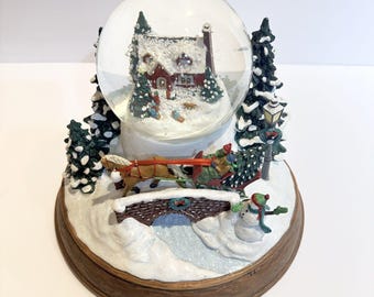 Navidad de Hallmark en el trineo Evergreen: El globo de nieve musical de Holly & The Ivy