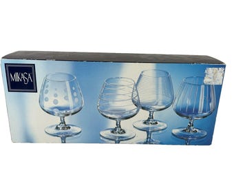 4 copas de brandy Mikasa Cheers, copas de licor de 5 1/4 pulgadas, sopladas y grabadas.