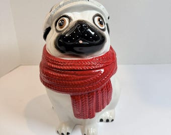 Tarro de cerámica para galletas con forma de perro pug de World Market, bufanda roja, tapa de rosca, para amantes de los perros, vintage.