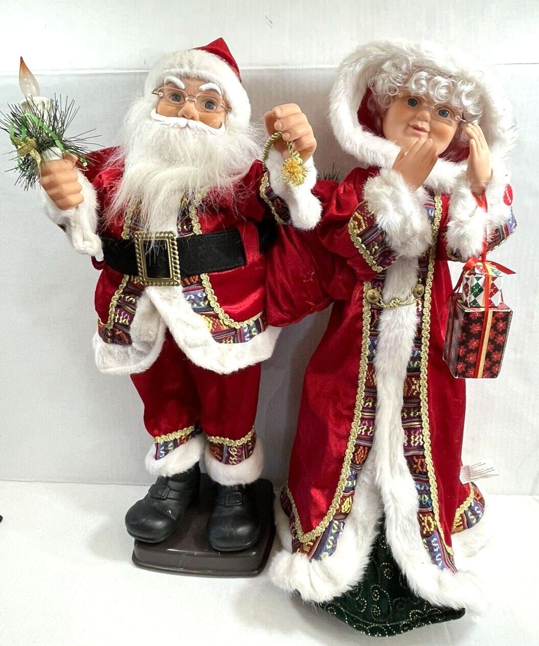 Pan Asian Creations Animated Santa & Ms Claus the Night Before