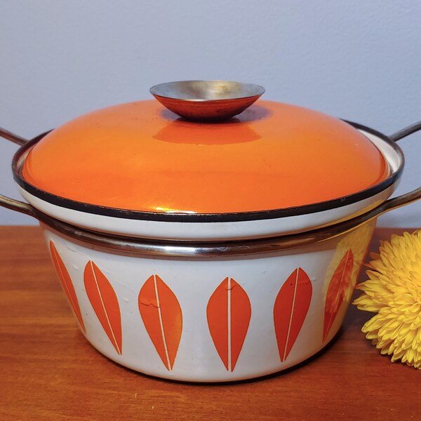 CATHRINEHOLM Orange Lotus Dutch Oven. Cathrineholm Norway Enamel 7.75in Dutch Oven with Orange on White Lotus Pattern. Cathrine Holm