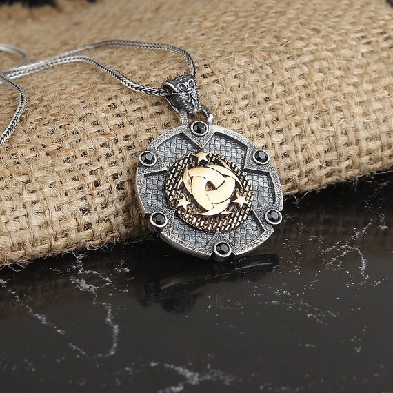 Triple crescent moon best sale necklace