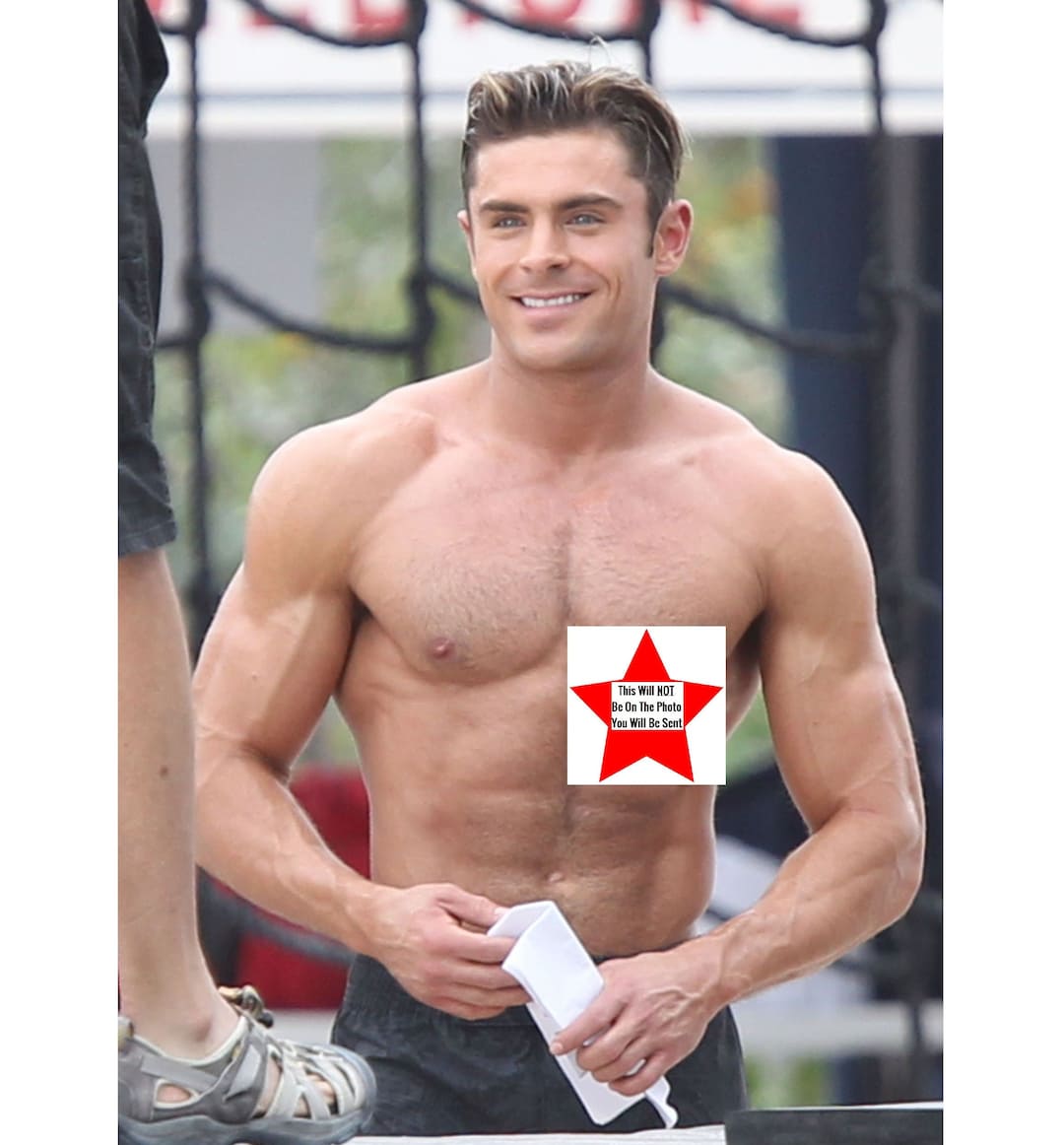 Zac Efron Smiling Shirtless Celebrity Baywatch Photo Zac Efron Nude