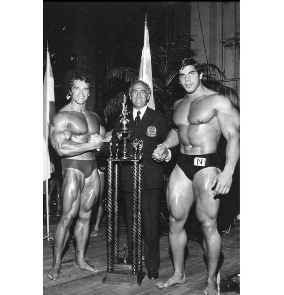 アーノルドシュワルツェネッガー・ボディビルダー像（ニールス