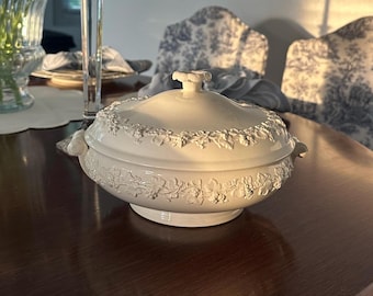 Wedgwood Queensware Cream Vegtable bowl with lid