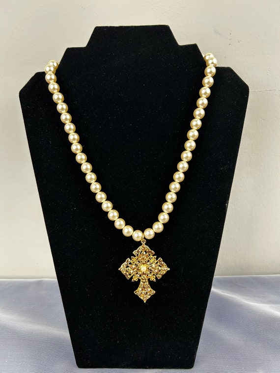 White Pearls 10in With gold tone cross