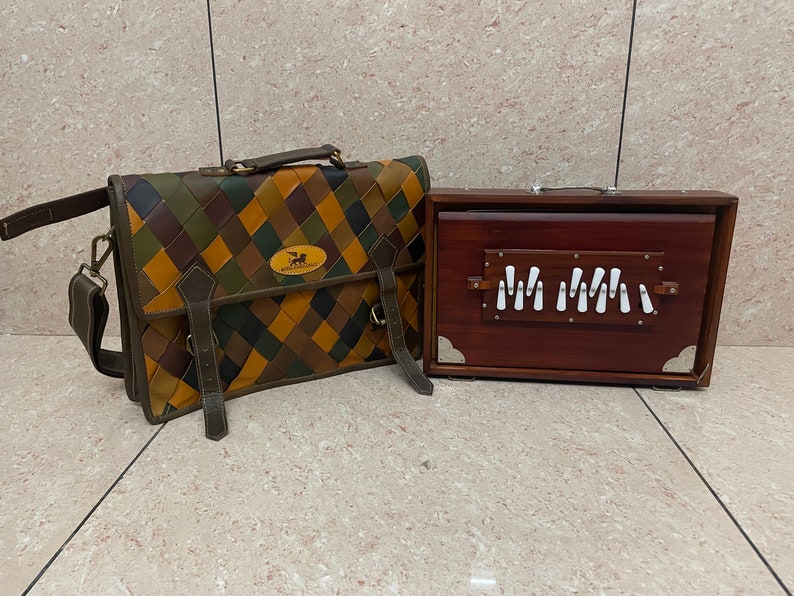 Brown shrutibox tuned to 440Hz with matching leather carrying bag, handcrafted Indian musical instrument for travel and performance