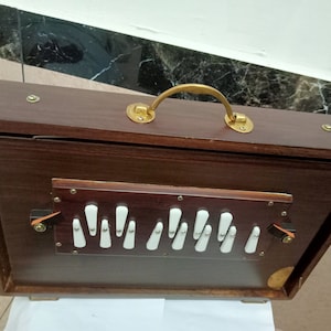 Handcrafted Teak Wood Shruti Box: 13-Key Surpeti, 440Hz