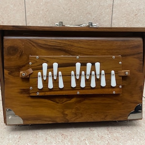 Wood Shruti Box Musical Box High Quality HandCrafted Instrument Surpeti Meditation Shrutibox 432hz /440hz Male Shrutibox Shruti Box 13 Keys
