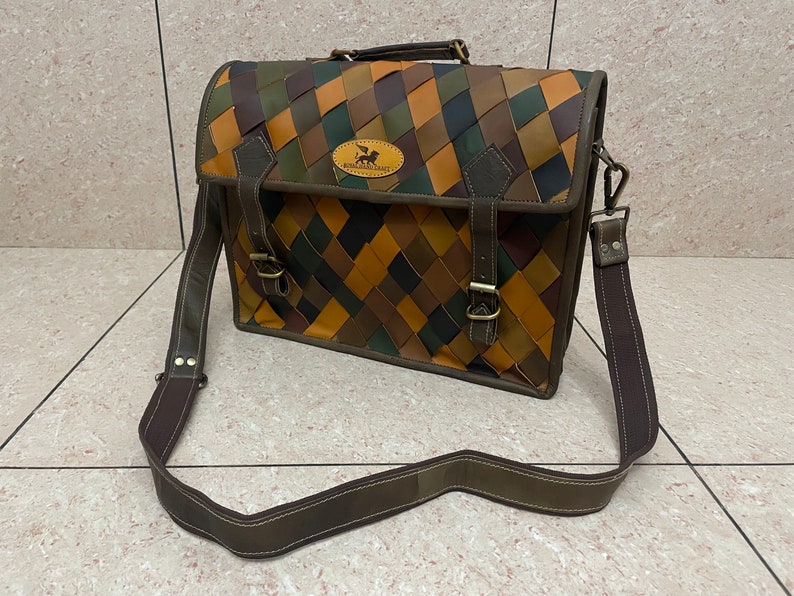 Brown shrutibox tuned to 440Hz with matching leather carrying bag, handcrafted Indian musical instrument for travel and performance