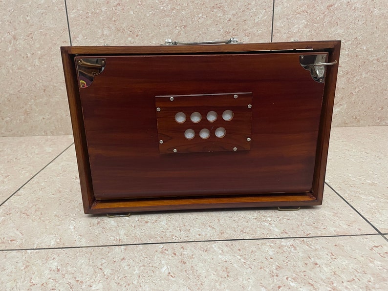 Brown shrutibox tuned to 440Hz with matching leather carrying bag, handcrafted Indian musical instrument for travel and performance