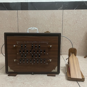 Handmade Wood Shruti Box: 26 Key Two Octave Instrument with Bag