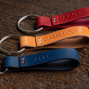 Customizable full grain leather key ring Bordeaux image 3