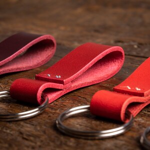 Customizable full grain leather key ring Bordeaux image 2