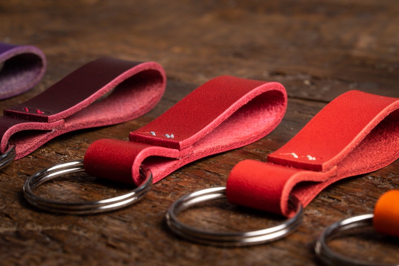 Customizable full grain leather key ring Bordeaux image 2