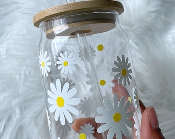 Daisy Glass Can, Spring Glass Can, Iced Coffee Spring Glass Can, Gift for Friend, Iced Coffee Glass Can with Bamboo lid and Glass Straw