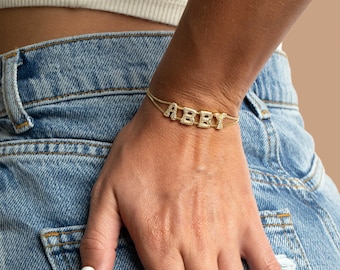 Minimalistisches Gold Pavé Namensarmband. Personalisiertes Armband mit Bubble Schriften. Retro Namen Armband. 14K Vergoldete Damen Armbänder