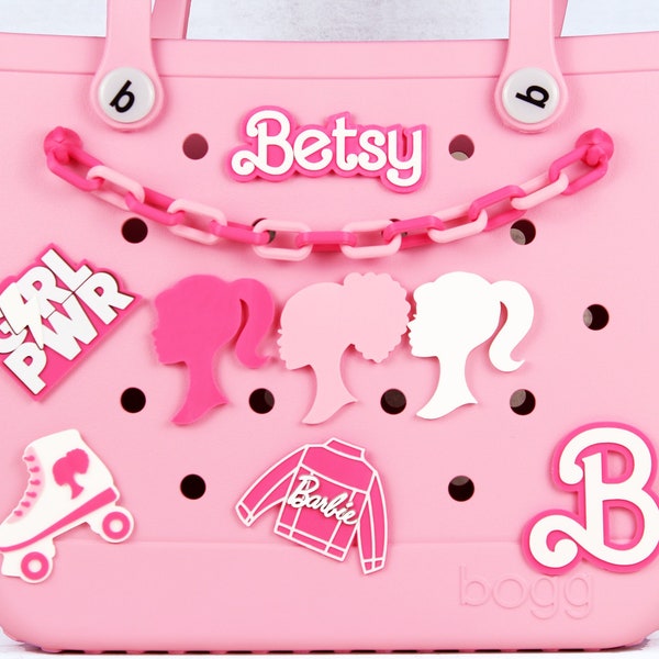 Benutzerdefinierte Pink Doll Bogg Taschenanhänger. Modepuppe Bogg Bag Zubehör. Bogg Taschenknöpfe. Bogg Bag Namensschild. Individueller Simply Südlicher Taschenanhänger