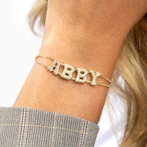 Pulsera con nombre retro pavé delicado / Pulsera con nombre y fuente de burbujas pavé / Pulseras con nombre personalizadas / Regalo para el Día de la Madre / Regalo para mamá