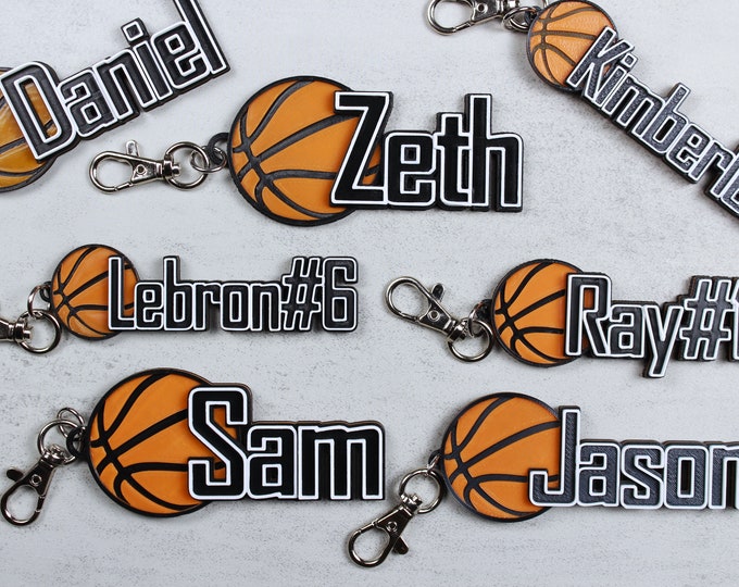 Porte-clés de basket-ball personnalisé. Porte-clés avec plaque nominative de basket-ball. Étiquette nominative pour sac à dos. Cadeau de l'équipe de basket-ball. Cadeau pour entraîneur de basket-ball.
