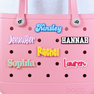 Etiqueta de nombre personalizable para bolso Bogg. Charm personalizado para bolso Bogg. Accesorios para bolso Bogg. Charm con nombre para bolso Bogg. Placa con nombre para bolso Bogg.