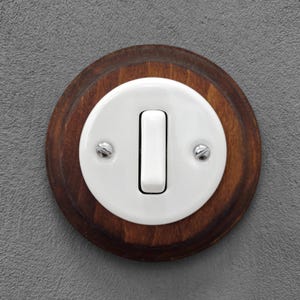 Socket Retro Amerikaanse industriële lichtschakelaar Home 86 Type Retro tuimelschakelaar Wandcontactdoos, massief houten messing tuimelschakelaarplaat, antieke thuisblijfschakelaar Dubbele bedieningss Socket Retro Amerikaanse industriële lichtschakelaar Home 86 Type Retro tuimelschakelaar Wandcontactdoos, massief houten messing tuimelschakelaarplaat, antieke thuisblijfschakelaar Dubbele bedieningss