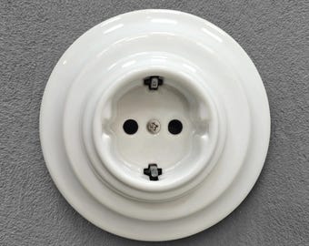 Steckdose aus Weiße Porzellan Typ F (Schuko), Vintage-Stil Unterputz, Erdungsstift in Steckdose