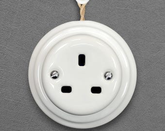 Gniazdko elektryczne z białej porcelany Typ G (brytyjskie), styl vintage natynkowy, gniazdo z uziemieniem 3-pinowym
